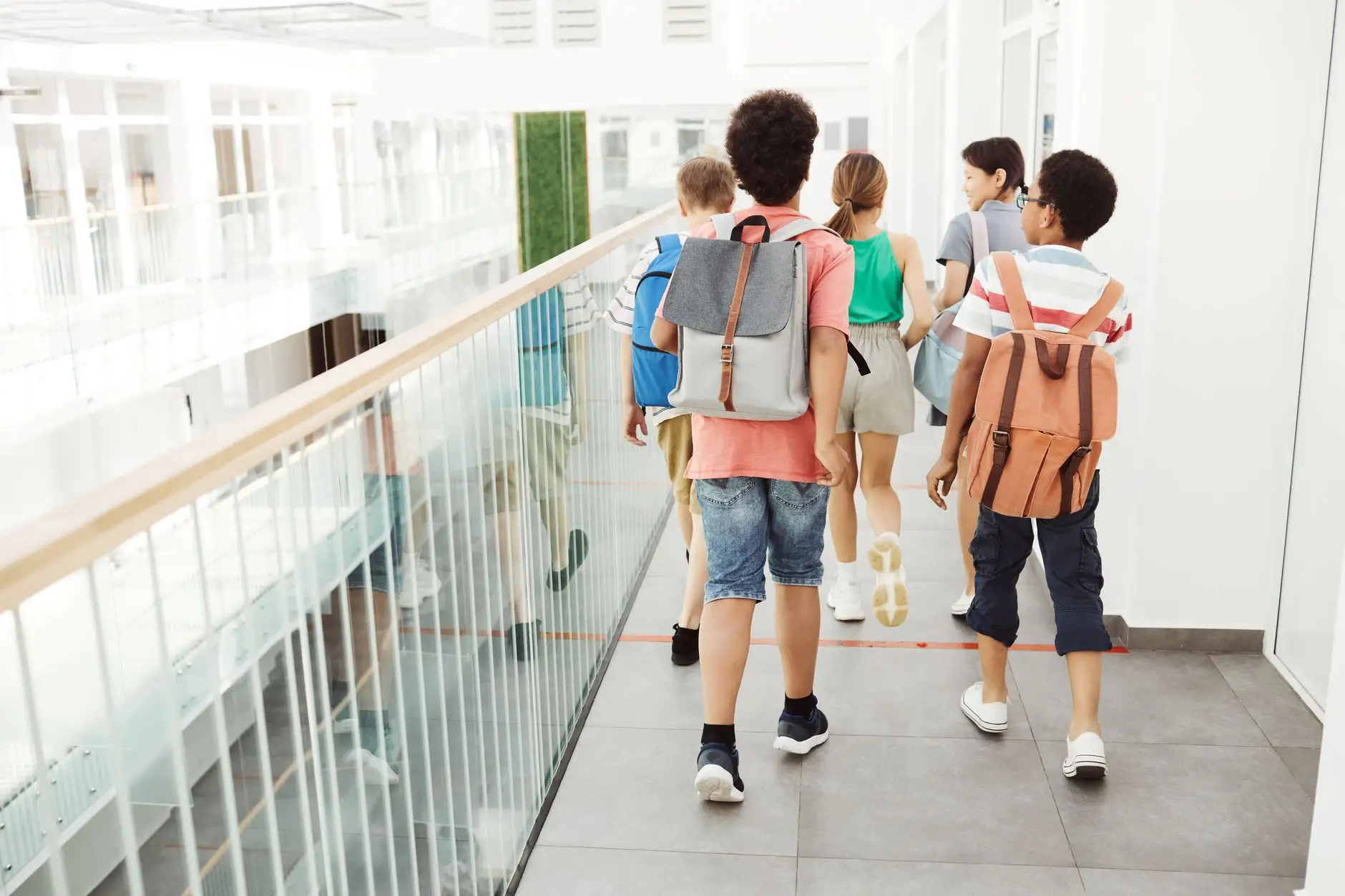 上海企业年会宴会接待服务如何选择？铭莜亘餐饮管理为您提供专业方案